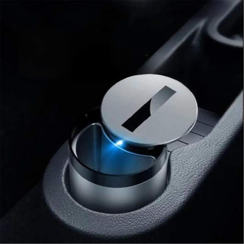 Φορητό Τασάκι Για Αυτοκίνητο — Συμπαγές Και Χρήσιμο