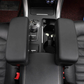 Bracciolo Auto Multifunzionale – Comfort, Storage e Ricarica 