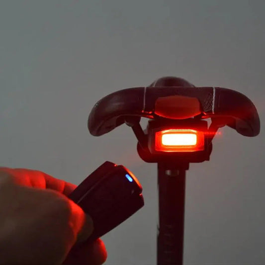 Bezprzewodowe światło tylne do roweru – wbudowany alarm i pilot 